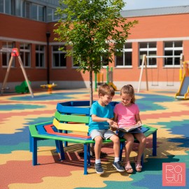 Banc infantil al voltant de l'arbre Silaos